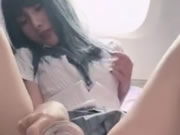 淫女在飛機上擺開小穴自慰